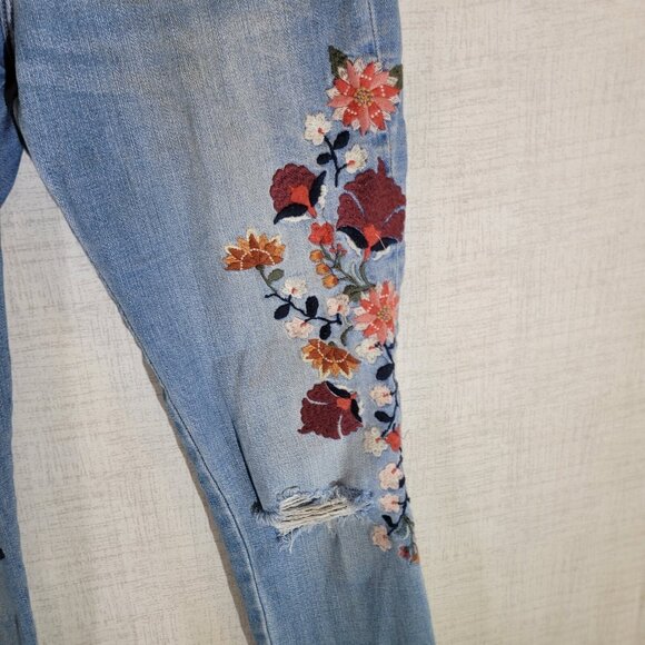 Abercrombie Fitch Jeans Womens 26 Harper Low Rise Ankle Distressed Embroidered - Picture 3 of 7